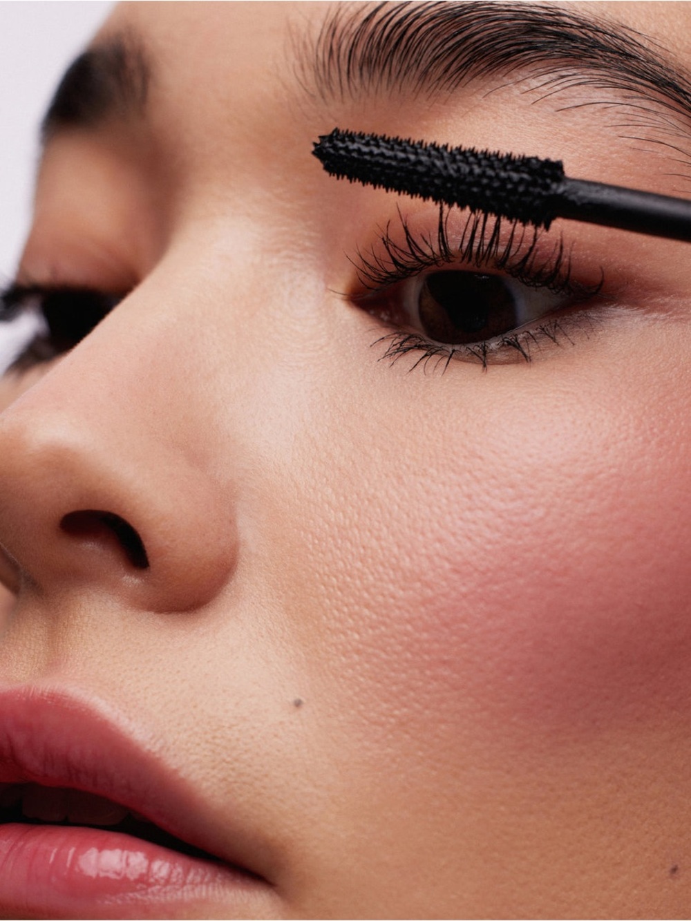 r.e.m. beauty Lengthening Mascara in “Midnight Black - Picture 4 of 5